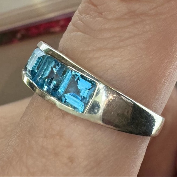 Vintage Princess cut Blue Topaz Raised band ring. Size about an 8 - Picture 14 of 16